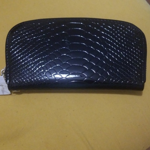 Black Faux Leather Snake Skin Pattern Wallet NWT - Picture 1 of 4